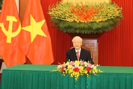 越共中央总书记阮富仲与古共中央第一书记迪亚斯·卡内尔举行电话会谈