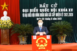 越南国会和各级人民议会换届选举：越南国会主席王廷惠在海防市安老县参加投票