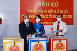 越南国家主席阮春福在胡志明市选举区投票