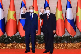 老挝媒体密集报道越南国家主席阮春福对老挝进行的正式友好访问