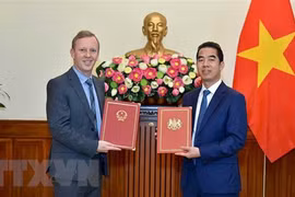 “英国市场：须知和注意事项”一书推介活动在英国举行