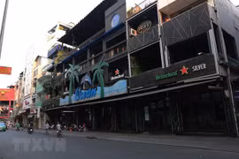 新冠肺炎疫情：胡志明市要求非必要服务场所继续暂停营业