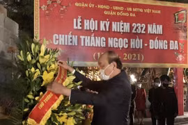 政府总理阮春福为民族布衣英雄光忠阮惠上香