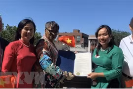 越南国旗升旗仪式在美国泽西市举行