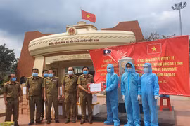 新冠肺炎疫情：广治省向老挝沙湾拿吉和沙拉湾两省三个县捐赠防疫物资