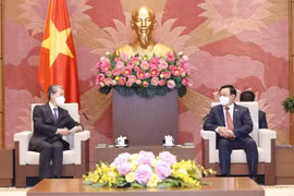 越南国会主席王廷惠会见中国驻越大使熊波