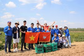 越南大学生积极参加俄罗斯莫斯科共产主义星期六义务劳动