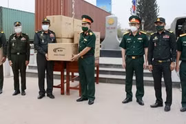 越南总后勤局向柬埔寨国防部赠送医疗物资