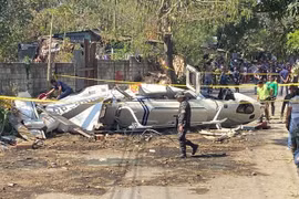 菲律宾一军用直升机坠毁 7人死亡