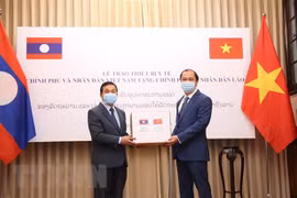 越南与老挝携手击退疫情