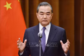 中国外长王毅开始访问柬埔寨之行