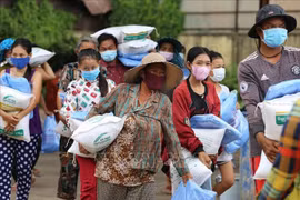 开展第二批紧急援助 救助受疫情影响的旅柬越南人