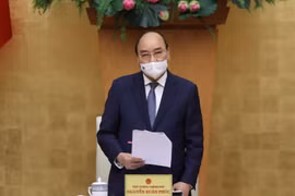 越南政府总理阮春福主持政府常务会议