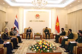 越南国防部部长潘文江会见泰国驻越南大使尼康德·巴兰库拉