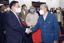越南国会主席王廷惠与海防市选民接触