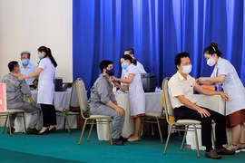 新冠肺炎疫情：广宁省工人新冠疫苗接种率超70%