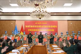 越南12名军官接受执行联合国维和任务的决定