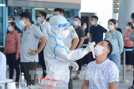 新冠肺炎疫情：岘港市为各高科技园区劳动者进行新冠病毒检测