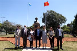 布宜诺斯艾利斯市向胡志明主席致敬