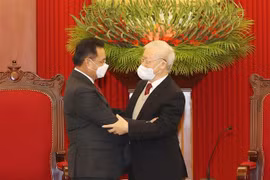 越共中央总书记阮富仲会见老挝国会主席赛宋蓬·丰威汉