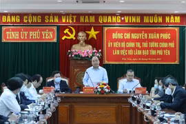 越南政府总理阮春福在富安省进行工作调研座谈