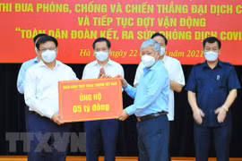 响应越共中央总书记阮富仲号召：接收国有企业捐助的近360亿越盾
