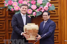 政府总理范明政会见波兰驻越大使格维尔