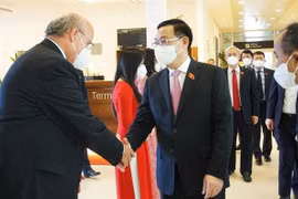 越南国会主席王廷惠抵达奥地利