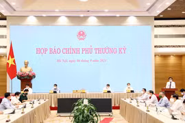 政府例行记者会：逐步恢复生产经营活动