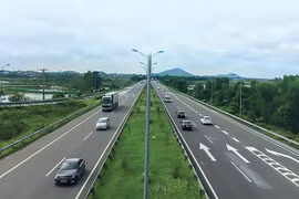 老挝研究连接首都万象与越南的新高速公路