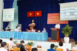 越南国家主席阮春福与胡志明市选民接触