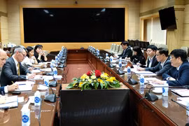 越南卫生部长会见美国疾病控制与预防中心驻东南亚办公室主任麦克阿瑟