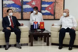 越共中央内政部领导会见古巴共产党领导
