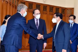 越南政府总理范明政会见俄罗斯驻越大使贝兹德科