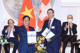 越捷与瑞士各家一流集团签署合作协议