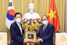 越南国家主席阮春福会见韩国外交部长官郑义溶