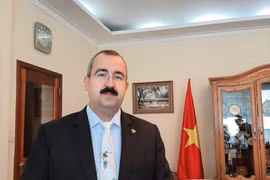 进一步加强越俄两国各地方之间的关系