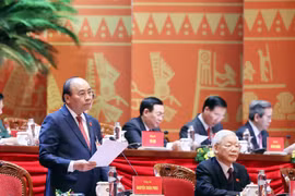 越共十三大：参会代表就提交大会的文件草案深入交换意见