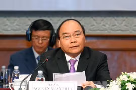 ​越南政府总理阮春福在2016年度越南企业论坛发表讲话（图片来源：越通社）