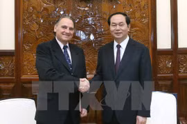 陈大光主席会见UNESCO世界学习和世界公民教育项目主席托雷斯（图片来源：越通社）