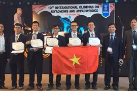 越南学生团合影留念。