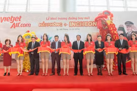 开通海防市至韩国首尔航线剪彩仪式。