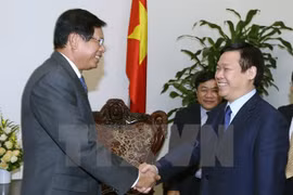 越南政府副总理王廷惠会见到访的老挝国家经济研究院院长、老挝前总理波松·布帕万（图片来源：越通社）
