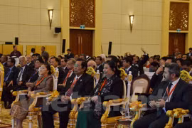 越南国会副主席丛氏放（右二）出席亚洲议会大会第九届年会
