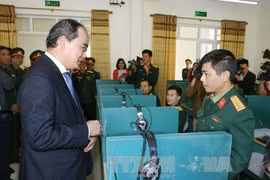 阮善仁同志访问河内市特工军官学校