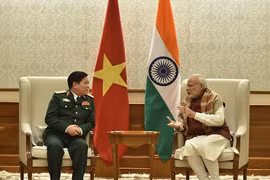 印度总理纳伦德拉·莫迪会见越南国防部部长吴春历（图片来源：《越南人民军报报》）
