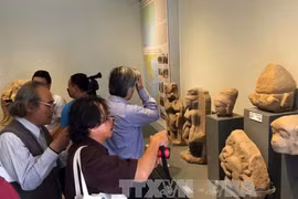 占族文物展吸引众多游客前来参观（图片来源：越通社）