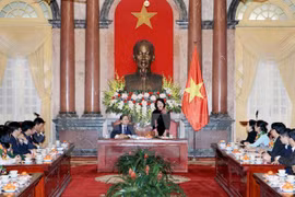 越南国家副主席邓氏玉盛：青年人的肩膀上担负的是国家的未来