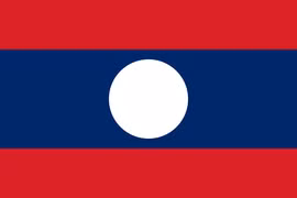 附图：老挝国旗（图片来源：Wikipedia）