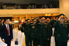 旅居捷克越南老兵协会在布拉格举行越南人民军成立72周年纪念仪式​（图片来源：越通社）